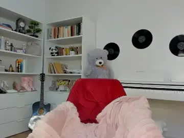 Judylea18  live sex cam