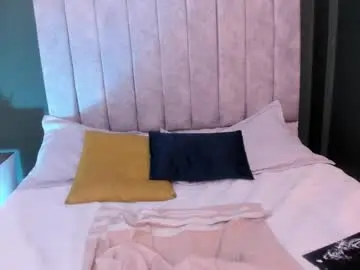 Shyluna_  live sex cam