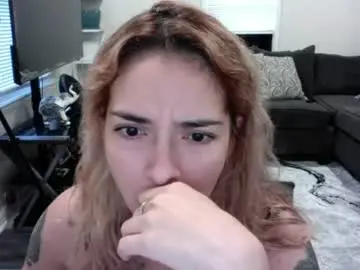 Younimfa17  live sex cam