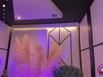 Nahomirichards  live sex cam