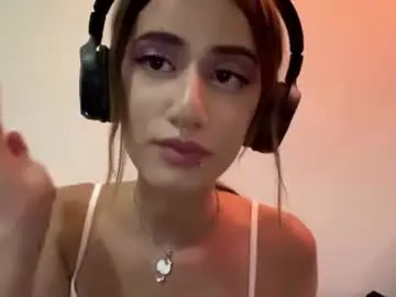 Yettahagins  live sex cam