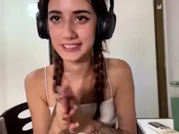 Yettahagins  live sex cam