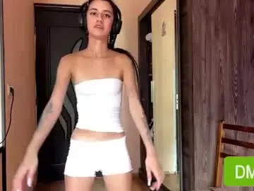 Yettahagins  live sex cam