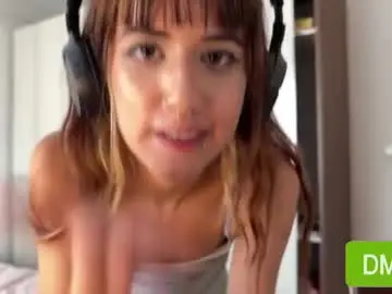 Yettahagins  live sex cam