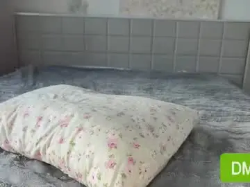 Yettahagins  live sex cam