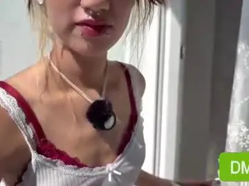 Yettahagins  live sex cam