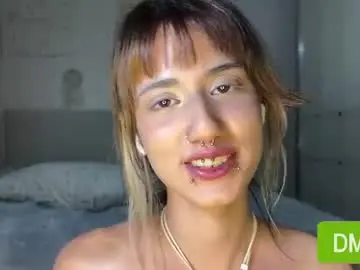 Yettahagins  live sex cam