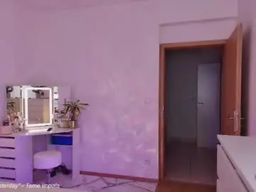 Lowfreqsiren  live sex cam