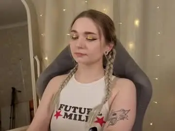 Lucysbrain  live sex cam