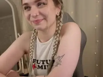 Lucysbrain  live sex cam