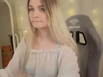 Lucysbrain  live sex cam