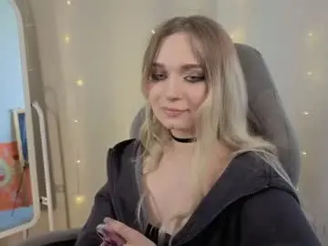 Lucysbrain  live sex cam