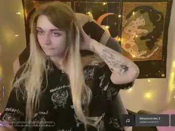 Lucysbrain  live sex cam