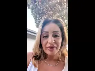 Vivikagetswet  live sex cam