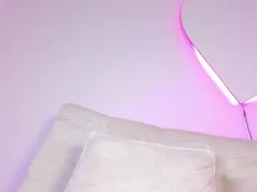 Emmilybratz  live sex cam