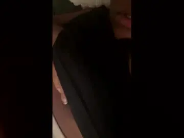 Mahogany32  live sex cam