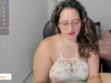 Alejandra_milf_  live sex cam