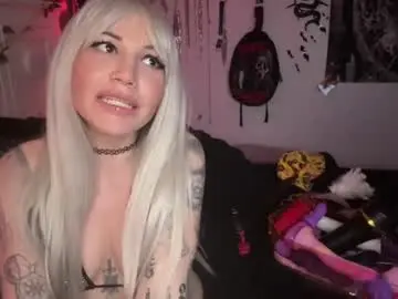 Emilietreez  live sex cam