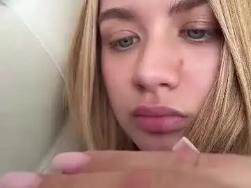 Kaderii1  live sex cam