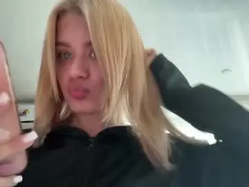 Kaderii1  live sex cam