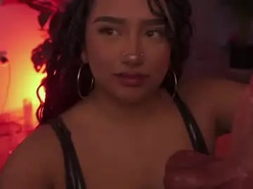 Ne_fertari  live sex cam