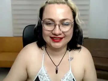 Anyaluxx  live sex cam