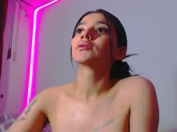 Innocent_fox  live sex cam