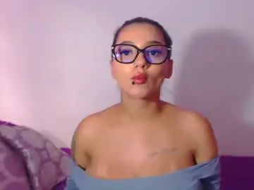 Innocent_fox  live sex cam