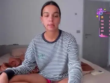 Roshelle_xxx  live sex cam