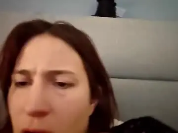 Jennivarga18  live sex cam