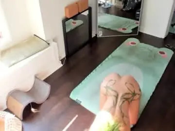 Queercorvid  live sex cam