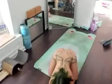 Queercorvid  live sex cam