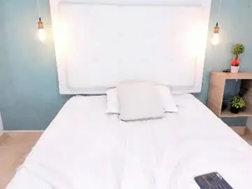 Roxanaboobs  live sex cam