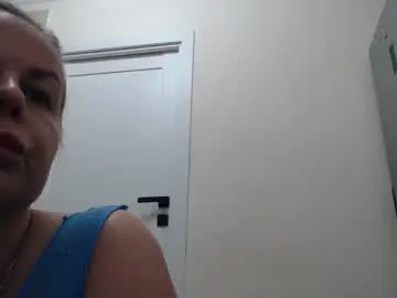 Wetsexyladyy  live sex cam