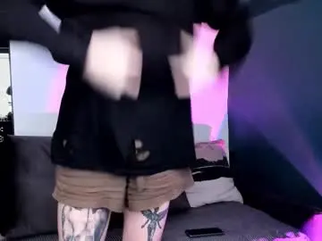 Eurusholmes95  live sex cam