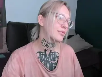 Eurusholmes95  live sex cam