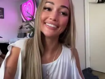 Luvlivvyy  live sex cam