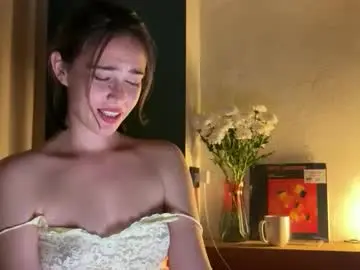 Hannahinto  live sex cam