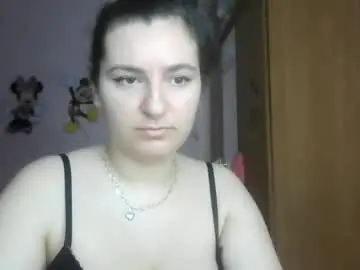 Hornyyybrunetteee  live sex cam