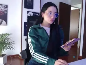 Divineisis  live sex cam