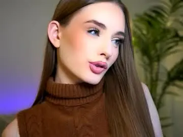 Petitegonwiild  live sex cam