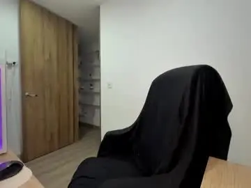 Cloe_small08  live sex cam