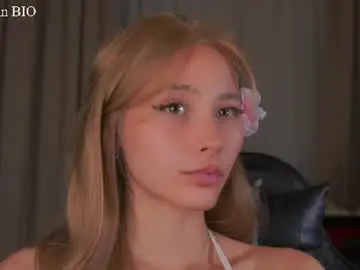Falinecrosthwaite  live sex cam