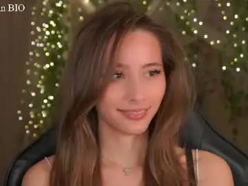 Falinecrosthwaite  live sex cam