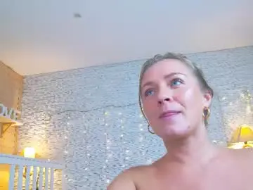 Mari_lou  live sex cam