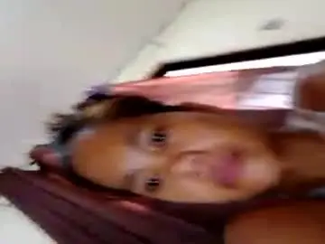 Morena_bloom  live sex cam
