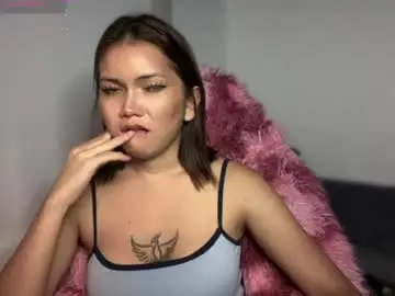 Naisha143  live sex cam