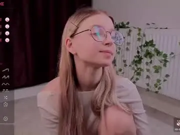 Aviaveavii  live sex cam