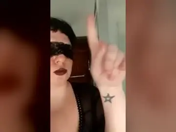 Succubus_v666  live sex cam