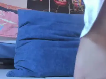 Yiovanna19  live sex cam